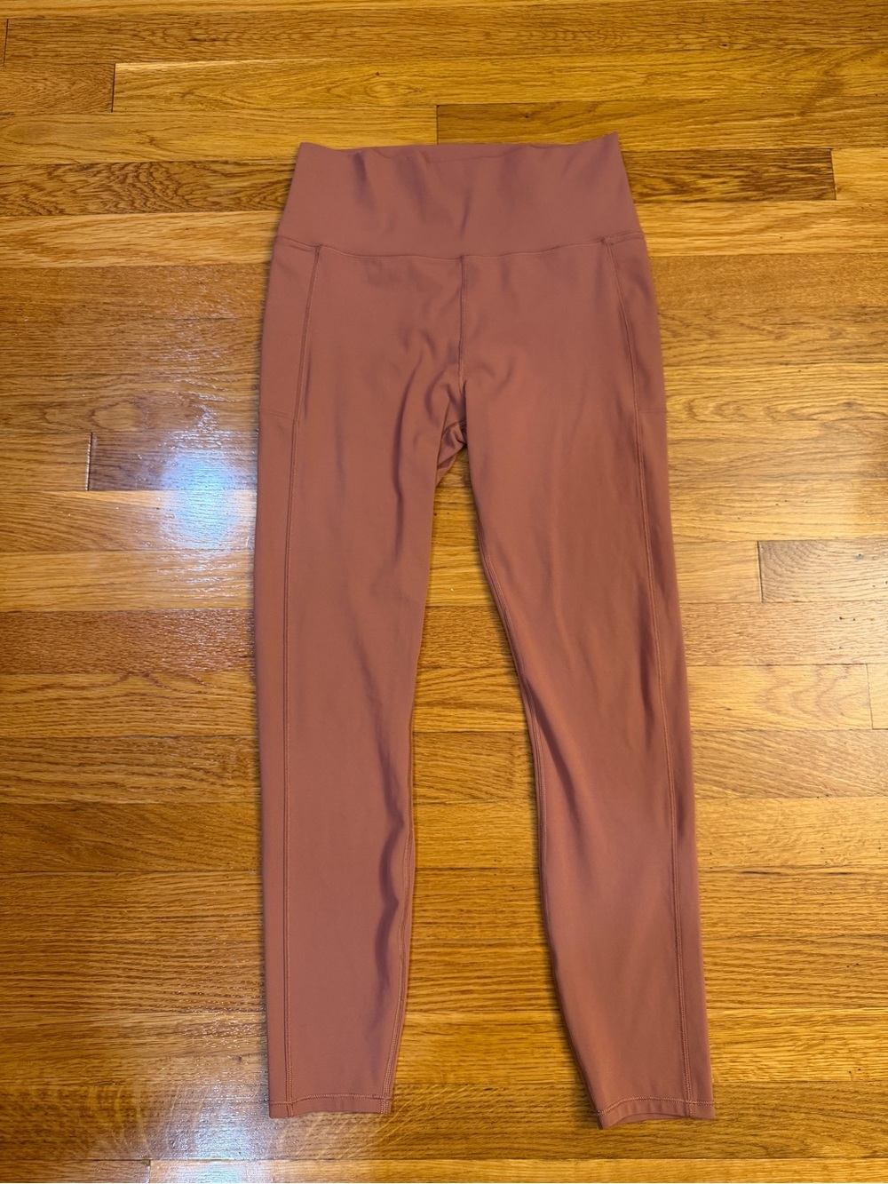 Vuori Studio Pocket Legging in Sierra (Clay/Terracotta) - Size Medium NWOT